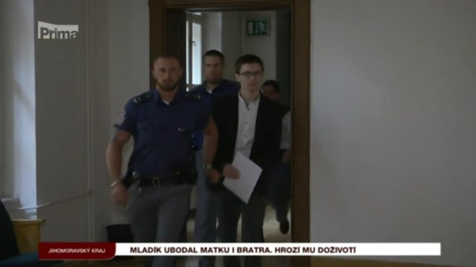 26. 7. 2017 KRIMI: Mladík ubodal matku i brata. Hrozí mu doživotí